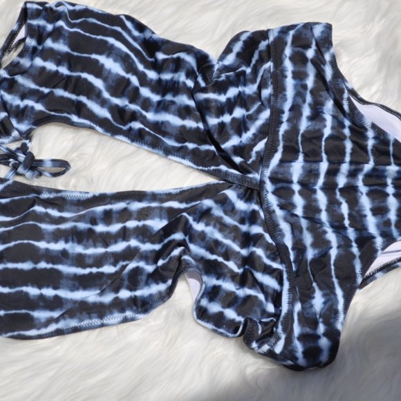 Lot of 3 Swimsuit Bikini Tassel Trim Top Halter Straps One pieces size LARGE - Picture 7 of 7